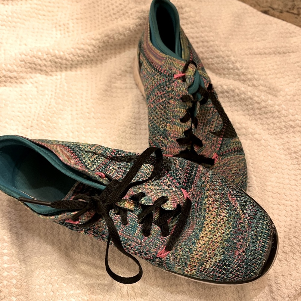 Multi color Nike fly knit excellent condition